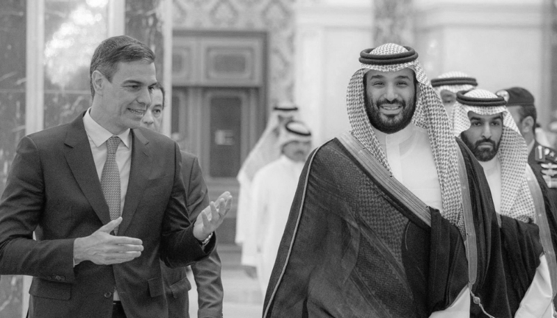 Saudi Crown Prince Mohammed bin Salman (right) with Spain's PM Pedro Sanchez in Jeddah, Saudi Arabia, 2 April 2024.
