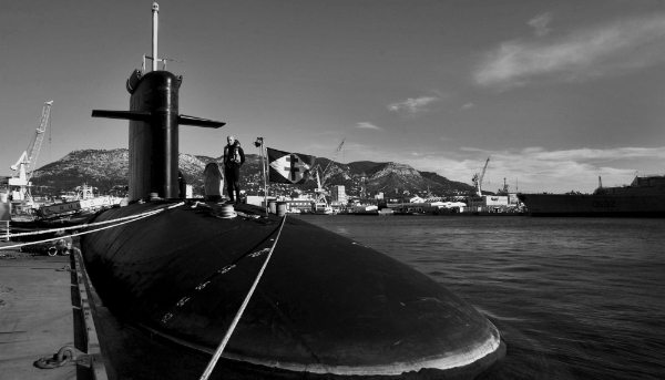 A Rubis-class nuclear attack submarine in Toulon, in November 2005. Paris has been mobilising a submarine of this type off the coast of Lebanon in recent days. 
