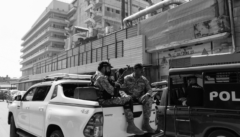 Pakistani paramilitary soldiers in front of a factory in Karachi where, according to the police, two Chinese nationals were shot, 5 November 2024.
