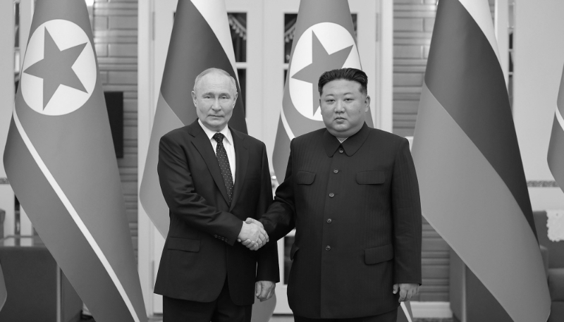 Russian President Vladimir Putin (left) and Korean leader Kim Jong-un, in Pyongyang, 19 June 2024.